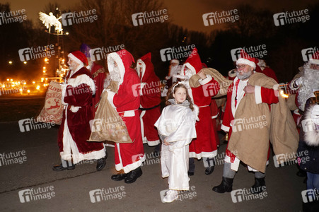 Weihnachtsmannvollversammlung der Berliner Weihnachtsmannzentrale im Tierpark Berlin