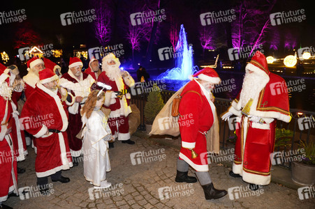 Weihnachtsmannvollversammlung der Berliner Weihnachtsmannzentrale im Tierpark Berlin