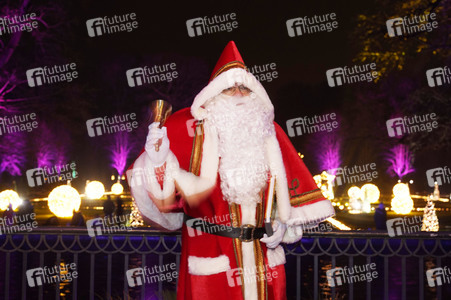 Weihnachtsmannvollversammlung der Berliner Weihnachtsmannzentrale im Tierpark Berlin