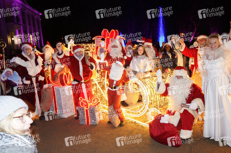 Weihnachtsmannvollversammlung der Berliner Weihnachtsmannzentrale im Tierpark Berlin