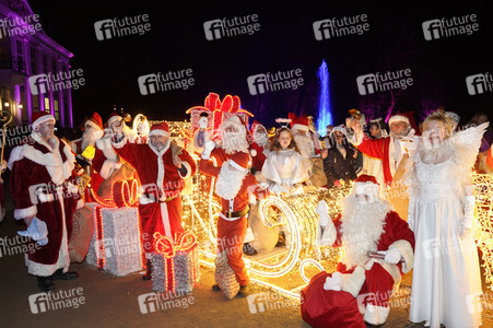 Weihnachtsmannvollversammlung der Berliner Weihnachtsmannzentrale im Tierpark Berlin