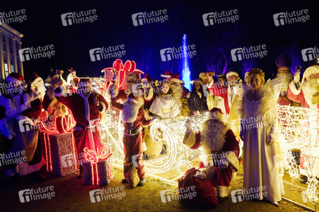 Weihnachtsmannvollversammlung der Berliner Weihnachtsmannzentrale im Tierpark Berlin