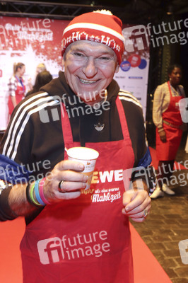 Charity-Weihnachtsfeier für Obdachlose in Hamburg