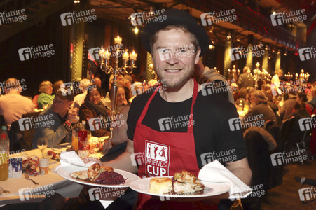 Charity-Weihnachtsfeier für Obdachlose in Hamburg
