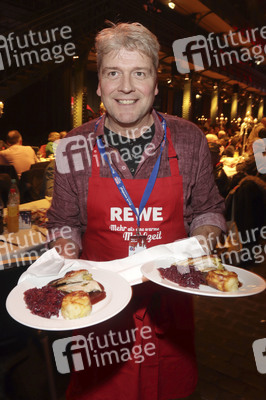Charity-Weihnachtsfeier für Obdachlose in Hamburg