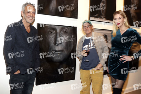 Ausstellungseröffnung 'Covered II – Famous Friends' in Hamburg