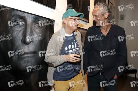 Ausstellungseröffnung 'Covered II – Famous Friends' in Hamburg