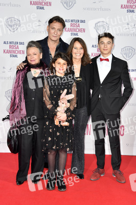 Filmpremiere 'Als Hitler das rosa Kaninchen stahl' in Berlin