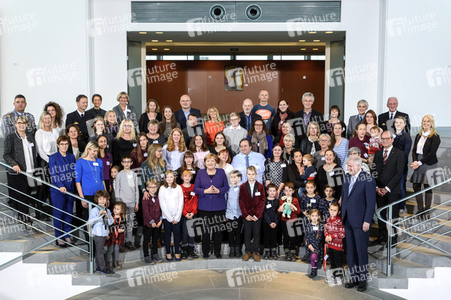 Angela Merkel empfängt Angehörige von Soldaten und Polizisten in Berlin