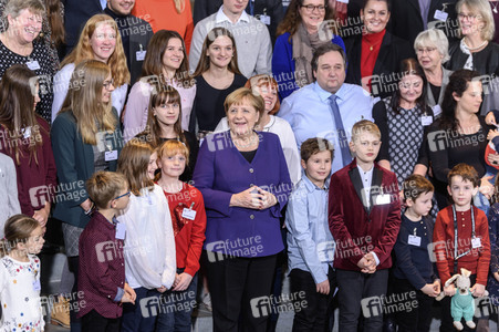 Angela Merkel empfängt Angehörige von Soldaten und Polizisten in Berlin