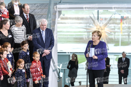Angela Merkel empfängt Angehörige von Soldaten und Polizisten in Berlin