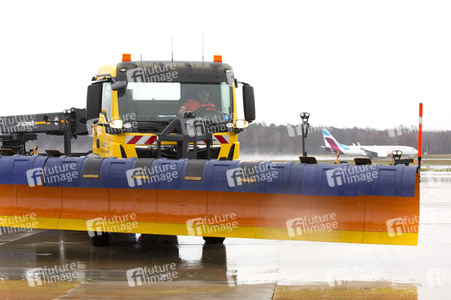Präsentation des Winter-Fuhrparks des Flughafens Köln Bonn