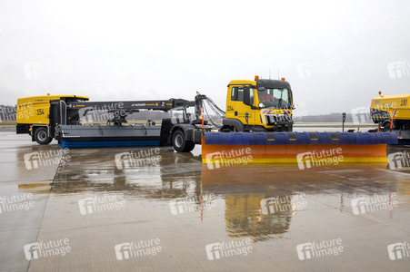 Präsentation des Winter-Fuhrparks des Flughafens Köln Bonn