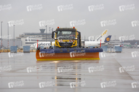 Präsentation des Winter-Fuhrparks des Flughafens Köln Bonn