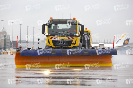 Präsentation des Winter-Fuhrparks des Flughafens Köln Bonn