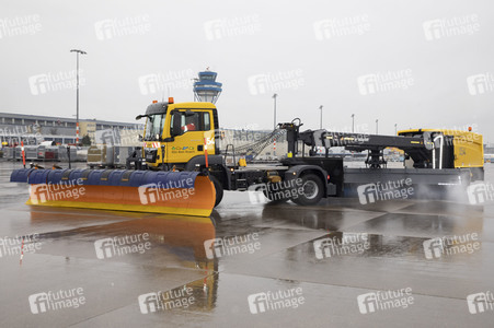 Präsentation des Winter-Fuhrparks des Flughafens Köln Bonn
