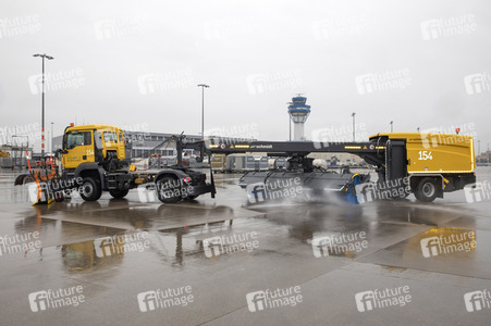 Präsentation des Winter-Fuhrparks des Flughafens Köln Bonn