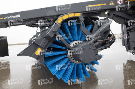 Präsentation des Winter-Fuhrparks des Flughafens Köln Bonn