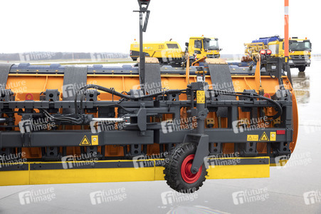 Präsentation des Winter-Fuhrparks des Flughafens Köln Bonn