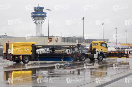 Präsentation des Winter-Fuhrparks des Flughafens Köln Bonn