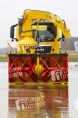 Präsentation des Winter-Fuhrparks des Flughafens Köln Bonn