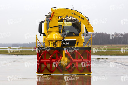 Präsentation des Winter-Fuhrparks des Flughafens Köln Bonn