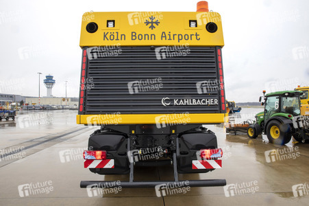 Präsentation des Winter-Fuhrparks des Flughafens Köln Bonn
