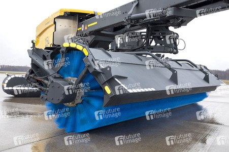 Präsentation des Winter-Fuhrparks des Flughafens Köln Bonn