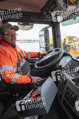 Präsentation des Winter-Fuhrparks des Flughafens Köln Bonn