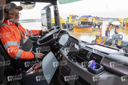 Präsentation des Winter-Fuhrparks des Flughafens Köln Bonn