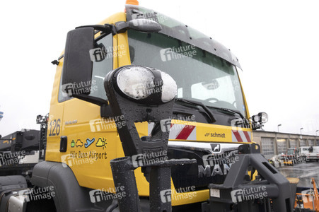 Präsentation des Winter-Fuhrparks des Flughafens Köln Bonn