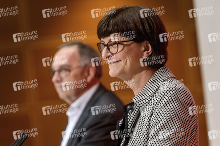 Prssekonferenz der SPD-Vorsiztenden in Berlin