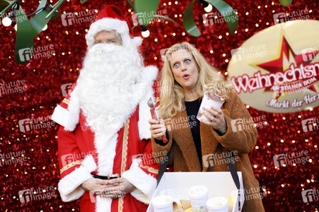 Barbara Schöneberger auf dem Weihnachtsmarkt in Köln