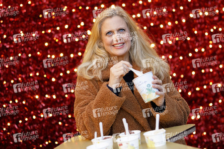Barbara Schöneberger auf dem Weihnachtsmarkt in Köln