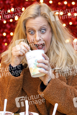 Barbara Schöneberger auf dem Weihnachtsmarkt in Köln