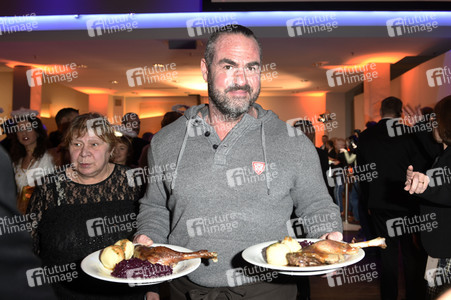 25. Weihnachtsfeier für Obdachlose und Bedürftige in Berlin