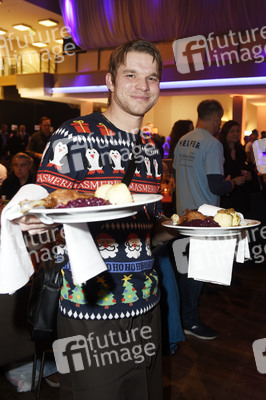 25. Weihnachtsfeier für Obdachlose und Bedürftige in Berlin