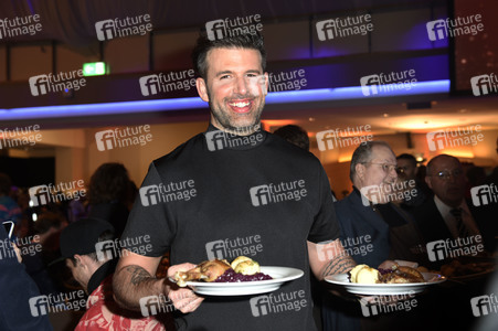 25. Weihnachtsfeier für Obdachlose und Bedürftige in Berlin