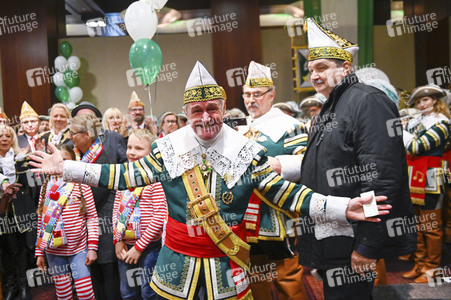Einzug des Kölner Dreigestirns in die Hofburg in Köln