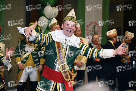 Einzug des Kölner Dreigestirns in die Hofburg in Köln