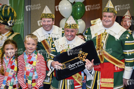Einzug des Kölner Dreigestirns in die Hofburg in Köln