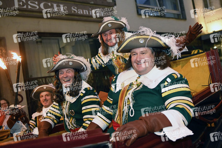 Einzug des Kölner Dreigestirns in die Hofburg in Köln