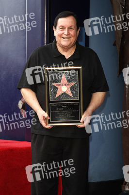 Burt Ward erhält einen Stern auf dem Hollywood Walk of Fame in Los Angeles
