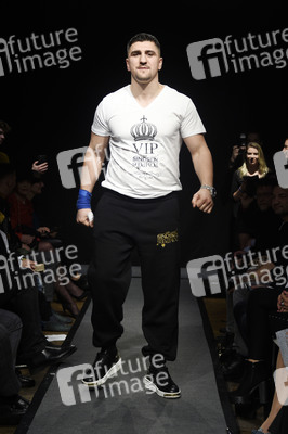 Dr. Sindsen Pompöös Fashion Party 'Shine Bright Like Pompöös' in Berlin