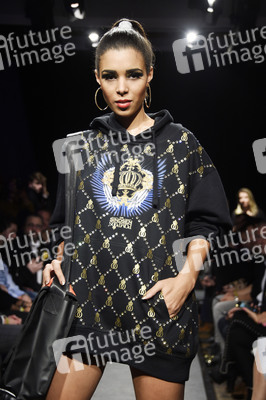 Dr. Sindsen Pompöös Fashion Party 'Shine Bright Like Pompöös' in Berlin