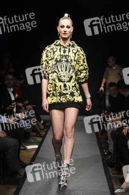 Dr. Sindsen Pompöös Fashion Party 'Shine Bright Like Pompöös' in Berlin