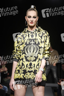 Dr. Sindsen Pompöös Fashion Party 'Shine Bright Like Pompöös' in Berlin