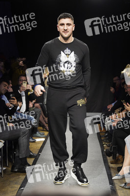 Dr. Sindsen Pompöös Fashion Party 'Shine Bright Like Pompöös' in Berlin