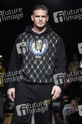 Dr. Sindsen Pompöös Fashion Party 'Shine Bright Like Pompöös' in Berlin