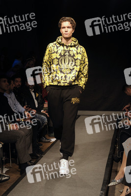 Dr. Sindsen Pompöös Fashion Party 'Shine Bright Like Pompöös' in Berlin